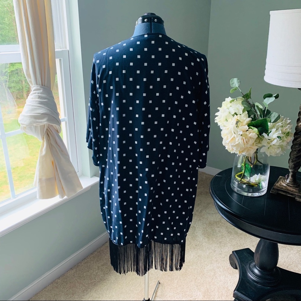 LulaRoe Fringe Hem Open Duster Size L - Picture 3 of 4